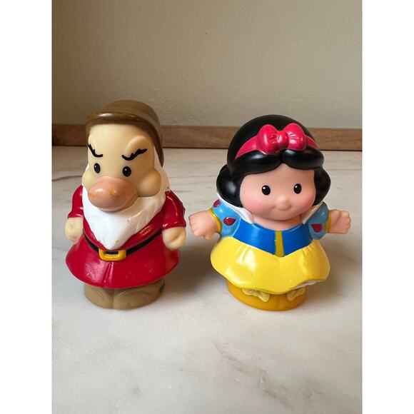 Fisher-Price Little People Disney Snow White & Seven Dwarfs Characters Toy 2012 - Picture 9 of 11